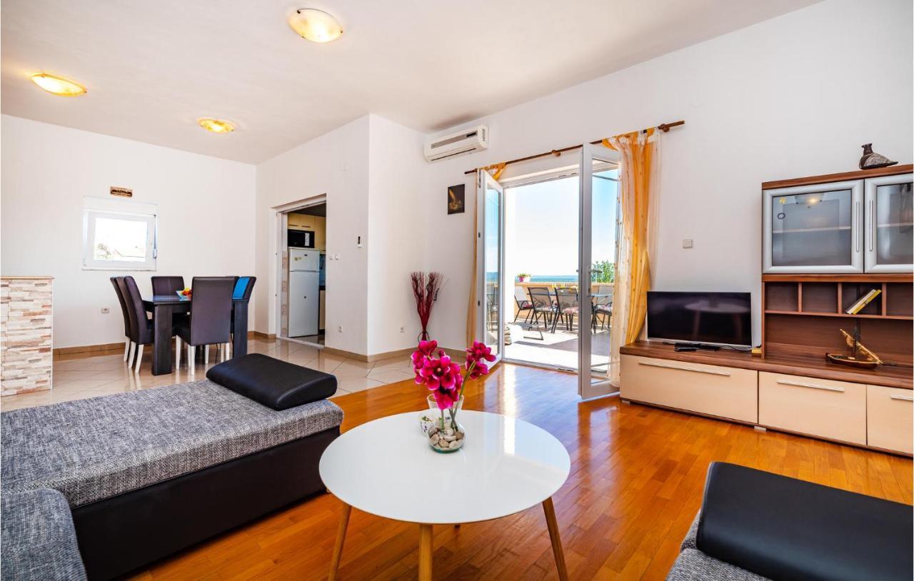 Beautiful Apartment In Maslenica With Kitchen Bagian luar foto