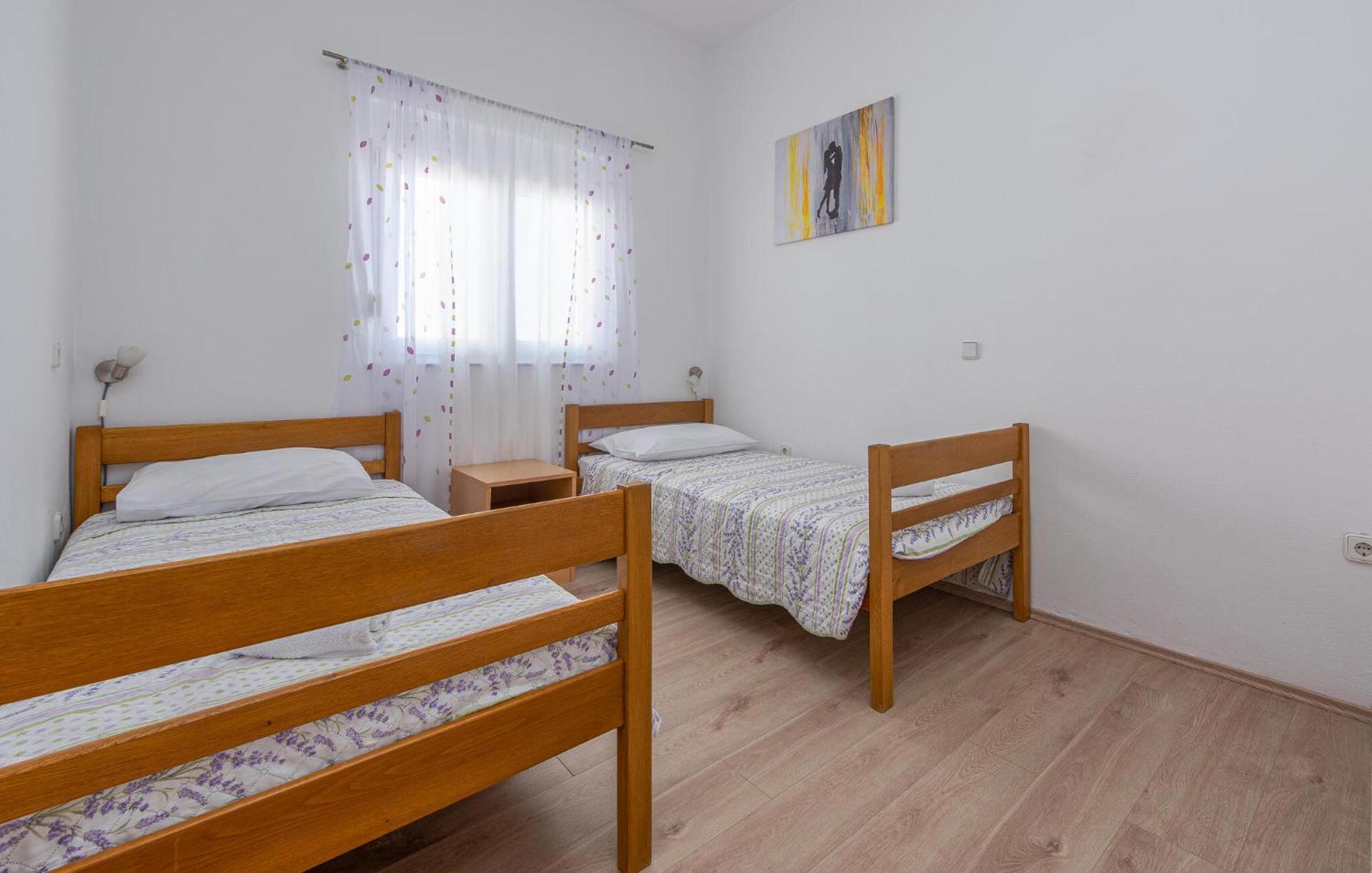 Beautiful Apartment In Maslenica With Kitchen Bagian luar foto