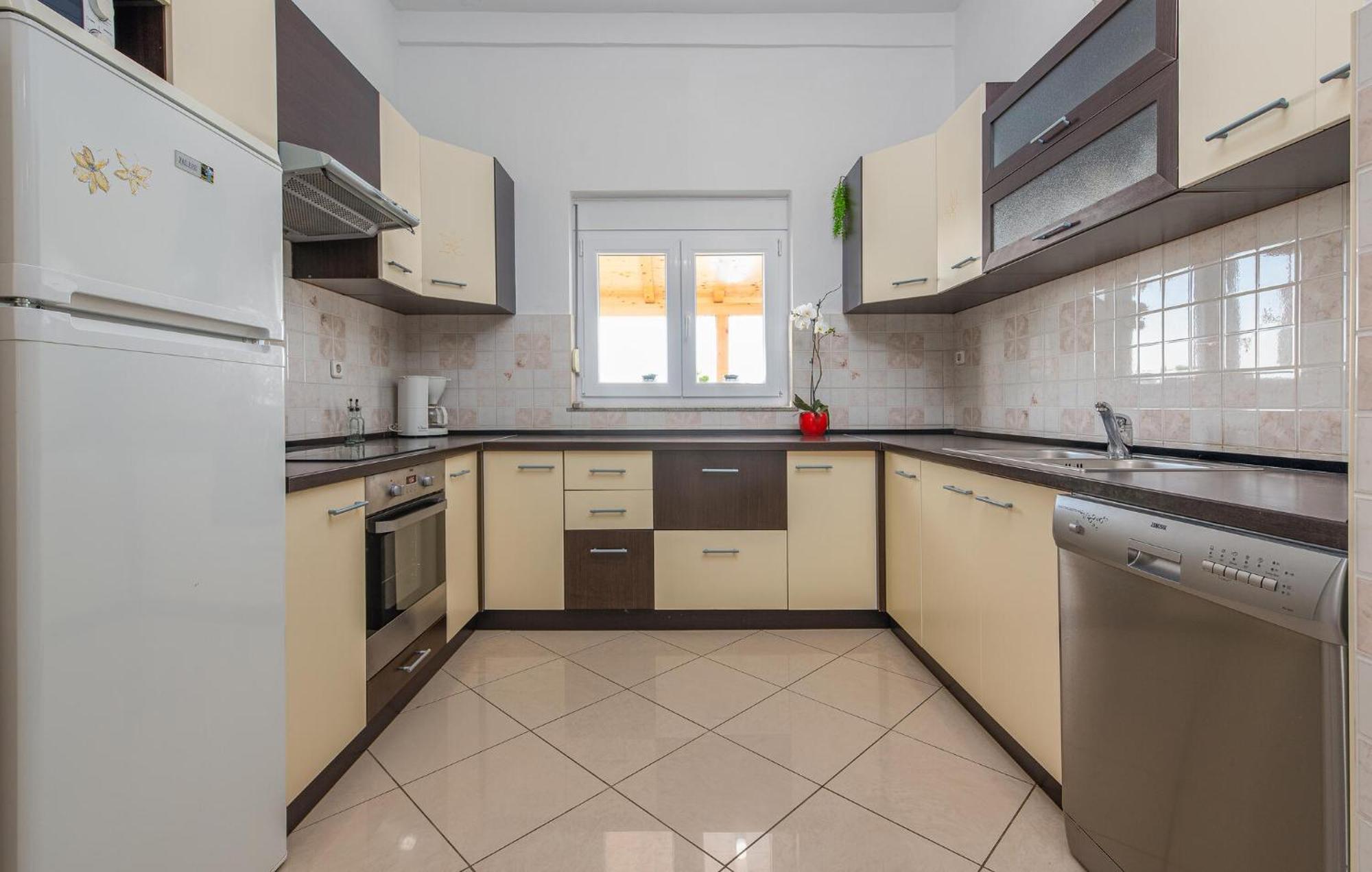 Beautiful Apartment In Maslenica With Kitchen Bagian luar foto