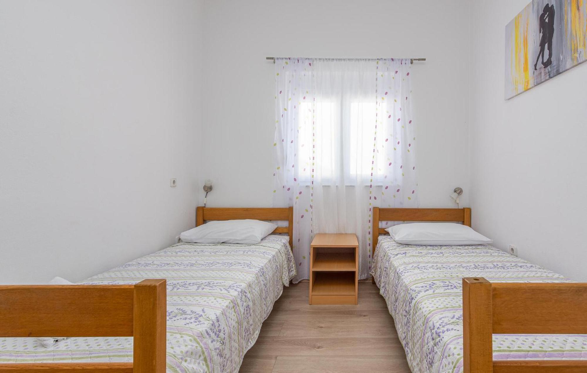 Beautiful Apartment In Maslenica With Kitchen Bagian luar foto