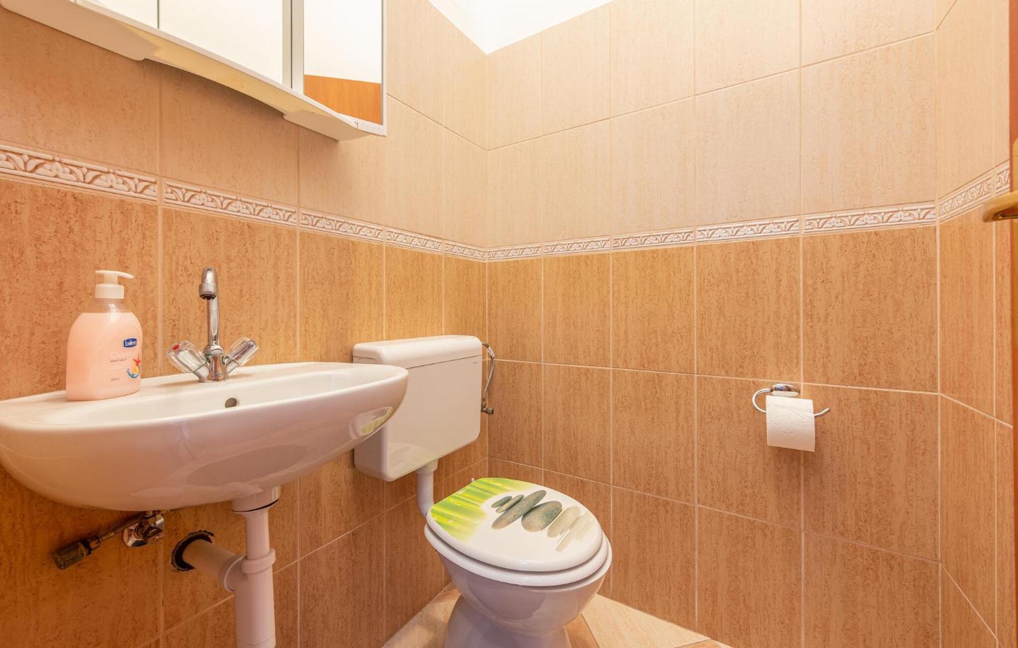Beautiful Apartment In Maslenica With Kitchen Bagian luar foto