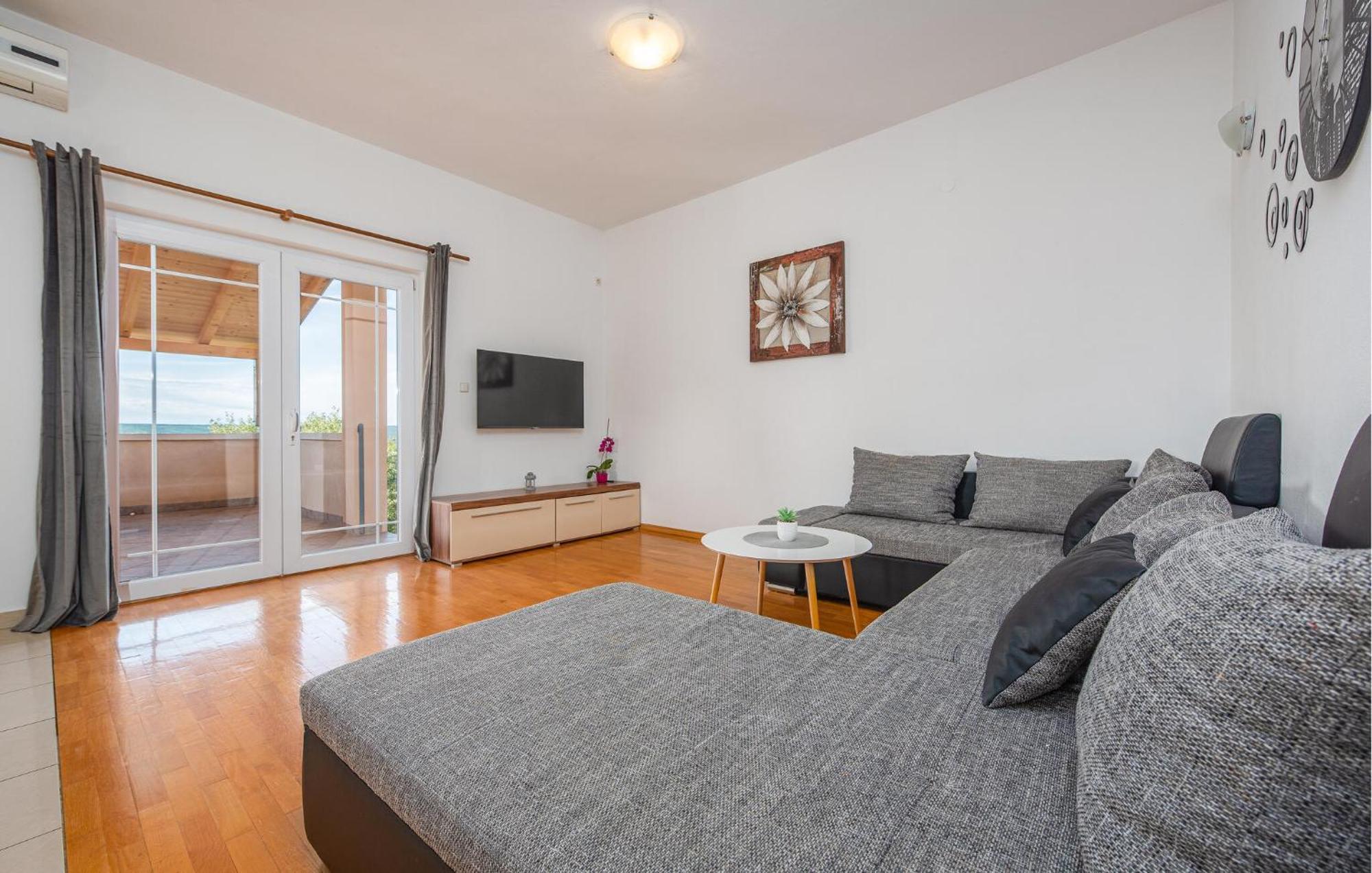 Beautiful Apartment In Maslenica With Kitchen Bagian luar foto