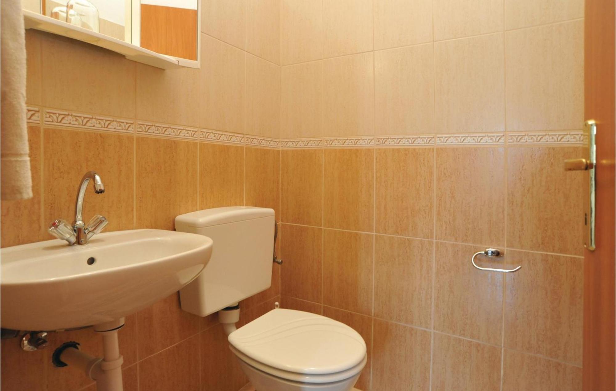Beautiful Apartment In Maslenica With Kitchen Bagian luar foto